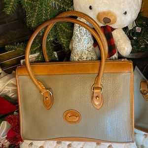 Dooney & Bourke IPad/ Messenger Bag! SPECTACULAR! Must SEE! 🔥❤️🎄